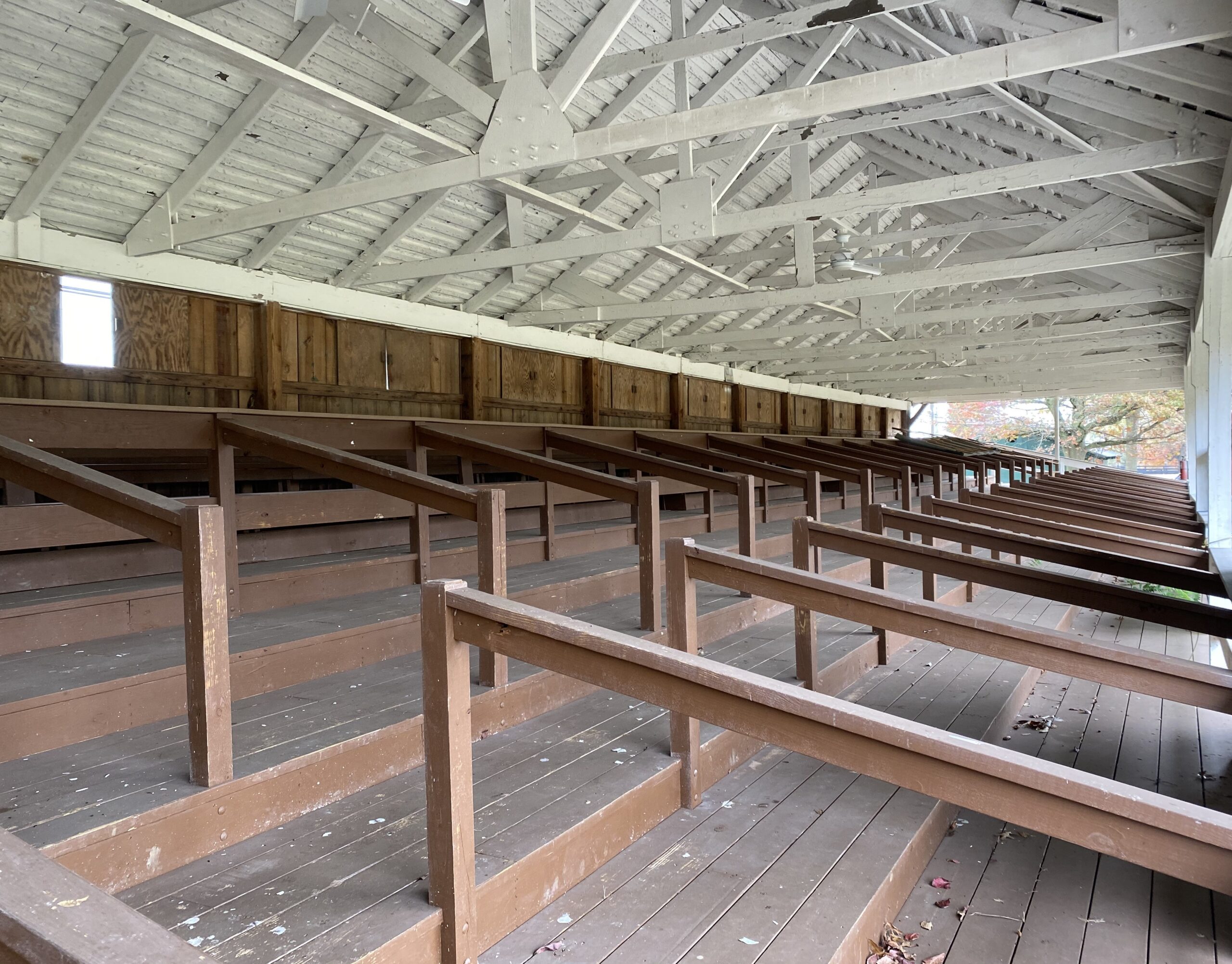 Grandstand የውስጥ. የፎቶ ክሬዲት፡ Maral Kalbian፣ 2020