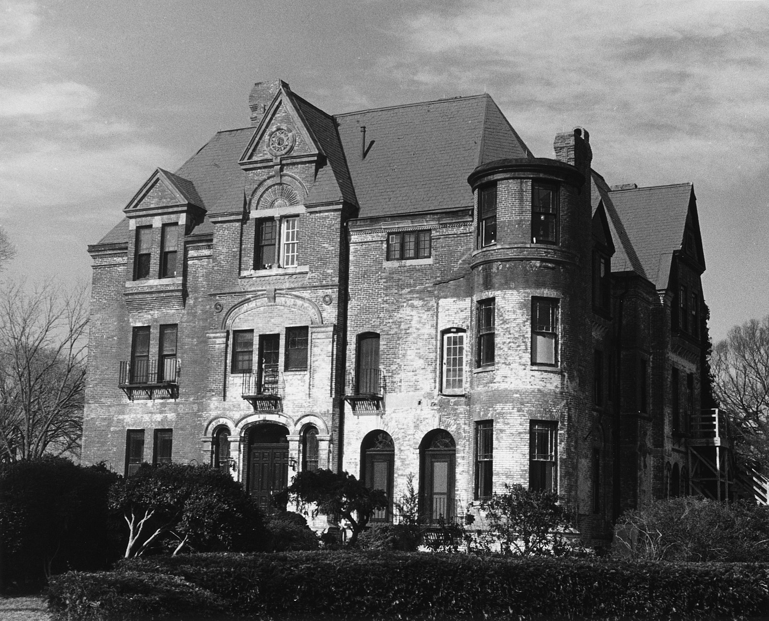 114-0003_Roseland_Manor_1978_ውጫዊ_እይታ_ከደቡብ_VLR_4ኛ